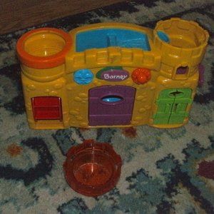 Vintage Hard to Find 2001 BARNEY Bath Time Fun Toy Castle with Foamin Fun Action